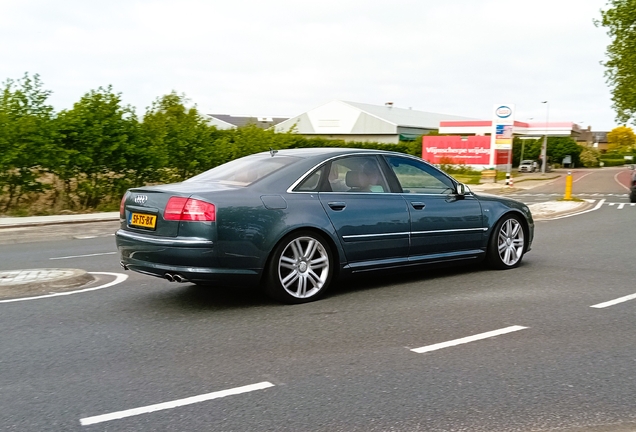 Audi S8 D3