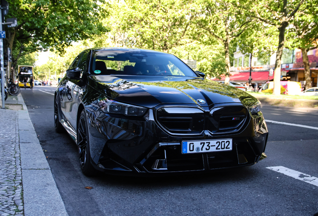 BMW M5 G90