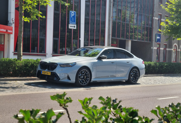 BMW M5 G90