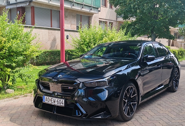 BMW M5 G90