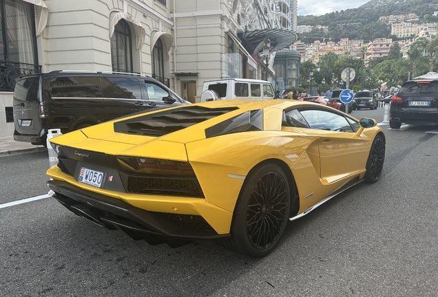 Lamborghini Aventador S LP740-4