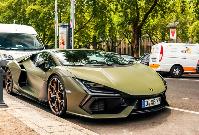 Lamborghini Revuelto