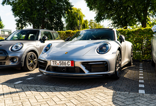 Porsche 992 Carrera 4S