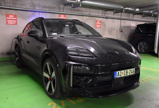 Porsche Macan EV Turbo