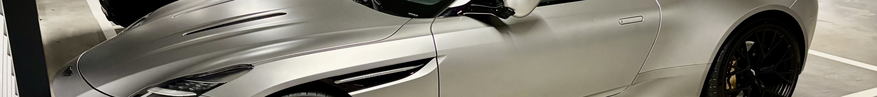 Aston Martin DB12