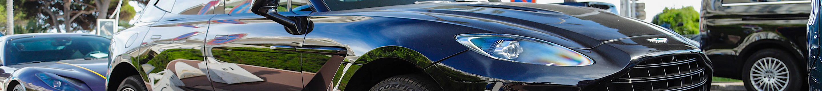 Aston Martin DBX707
