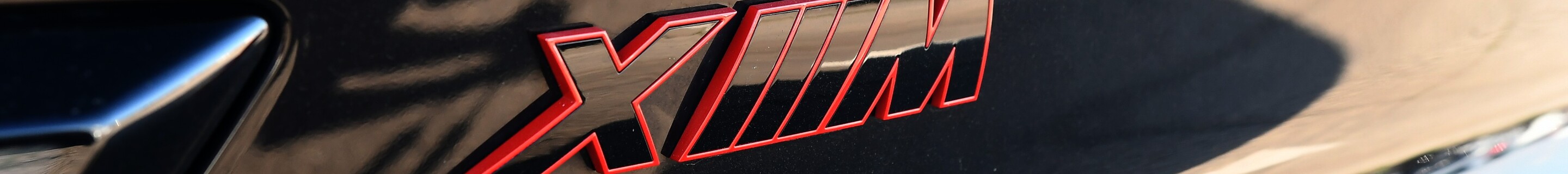 BMW XM G09 Label Red