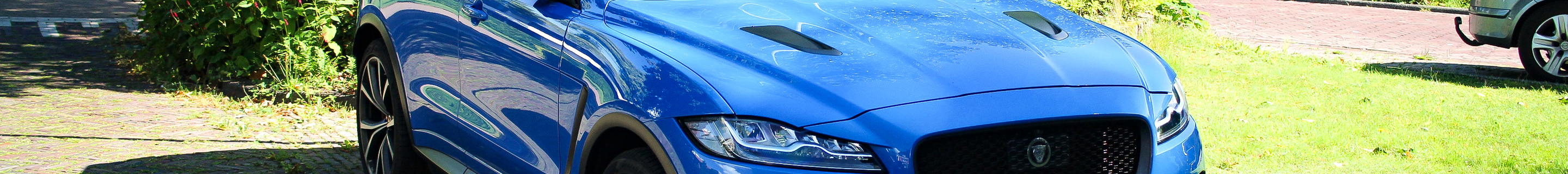 Jaguar F-PACE SVR