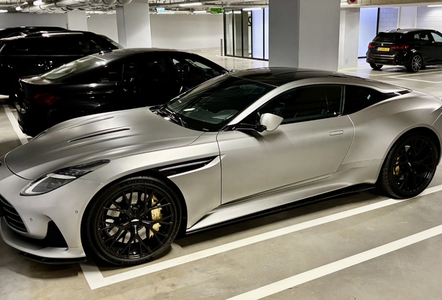 Aston Martin DB12