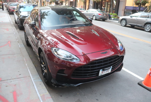 Aston Martin DBX707