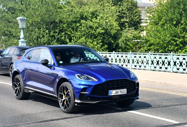 Aston Martin DBX707
