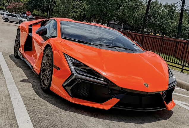 Lamborghini Revuelto