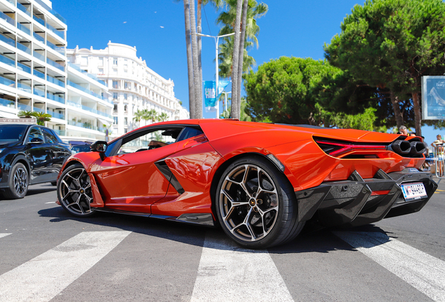 Lamborghini Revuelto