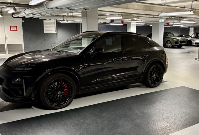 Porsche Macan EV Turbo