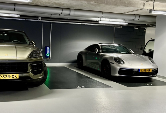 Porsche TechArt 992 Carrera 4S
