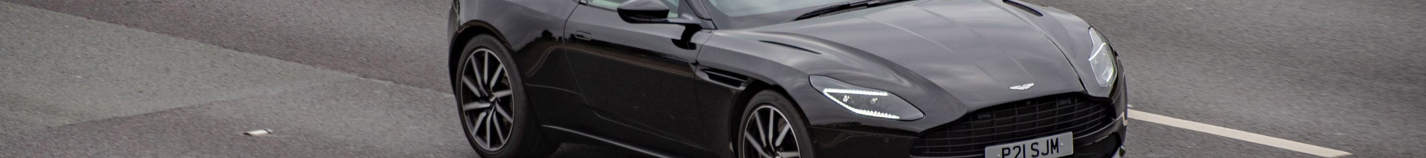 Aston Martin DB11 V8