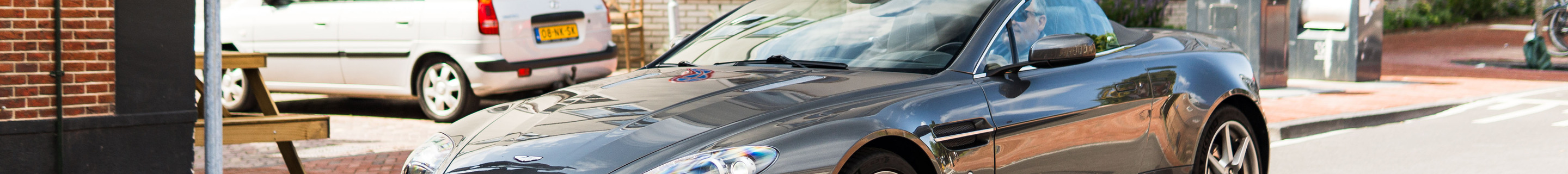 Aston Martin V8 Vantage Roadster