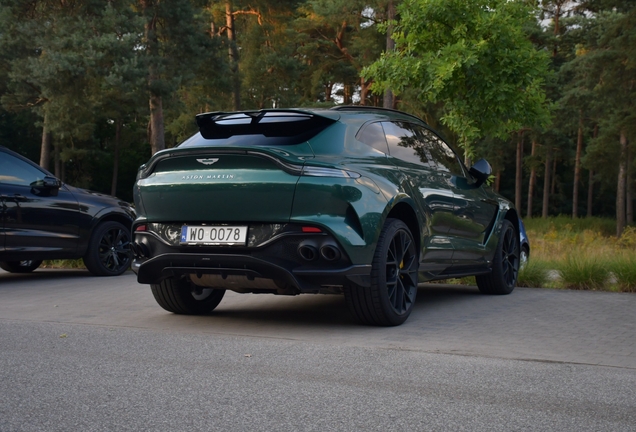 Aston Martin DBX707
