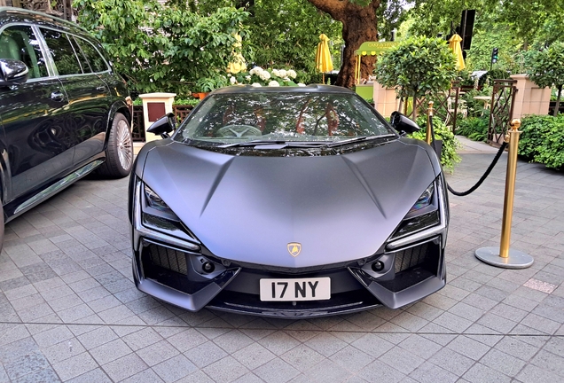 Lamborghini Revuelto