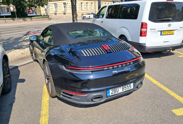 Porsche 992 Carrera 4S Cabriolet