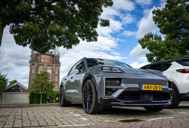 Porsche Macan EV Turbo