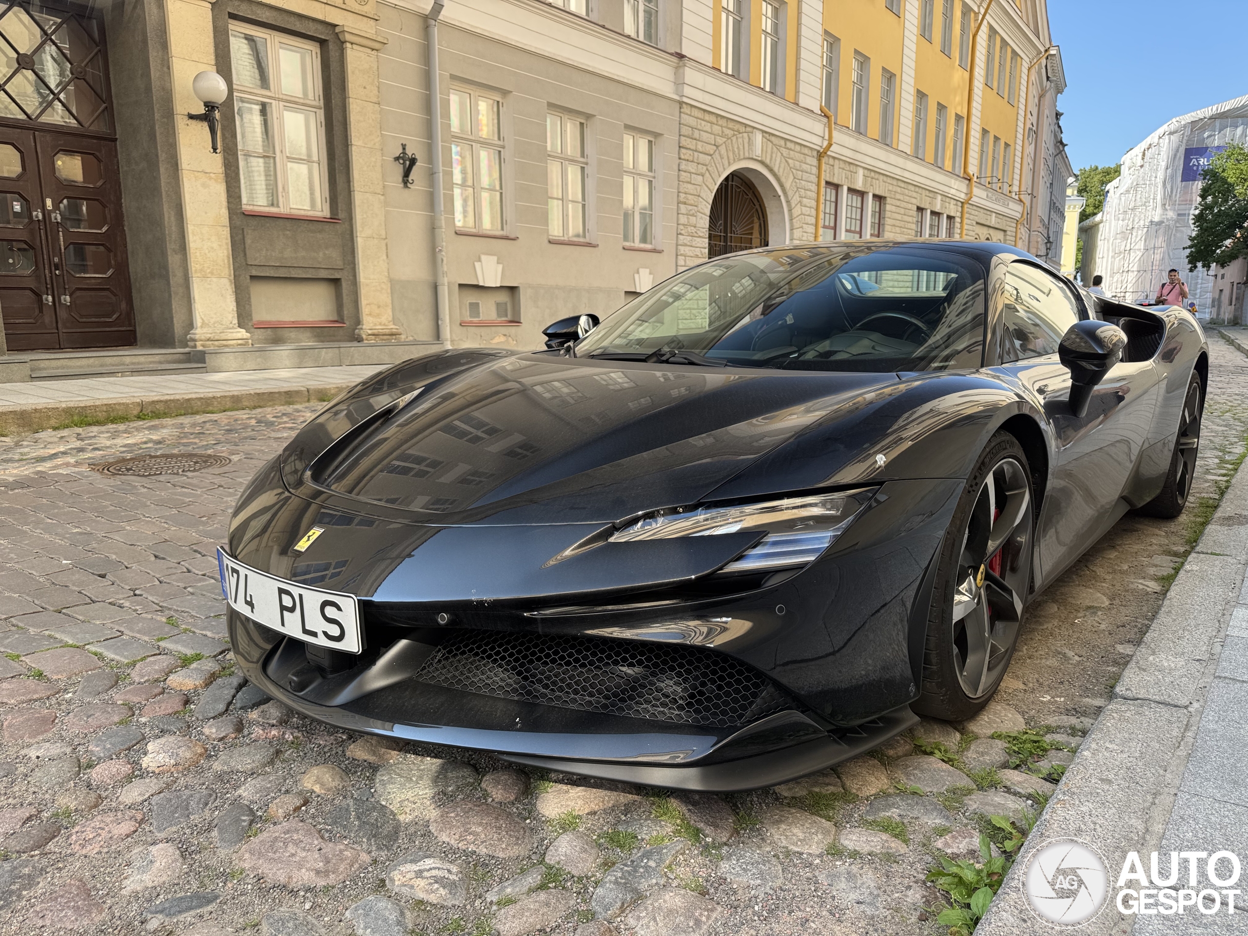 Ferrari SF90 Spider