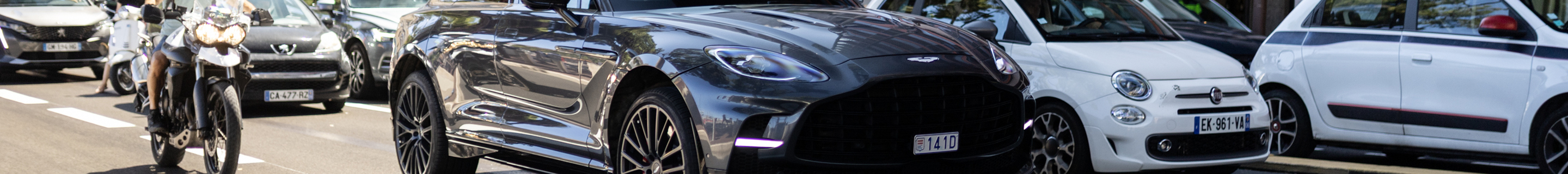 Aston Martin DBX707