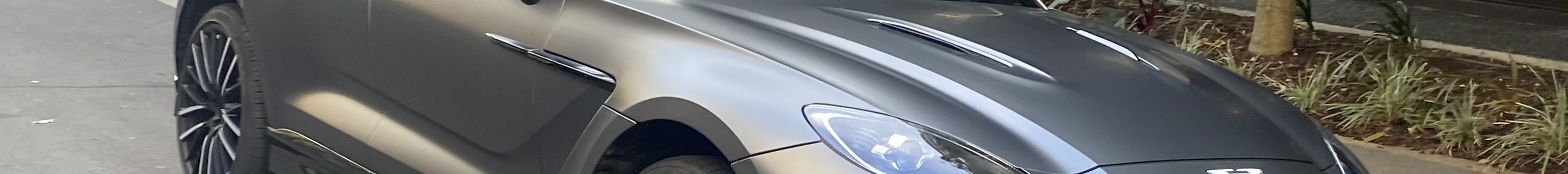 Aston Martin DBX707
