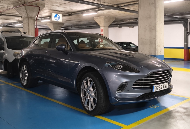 Aston Martin DBX