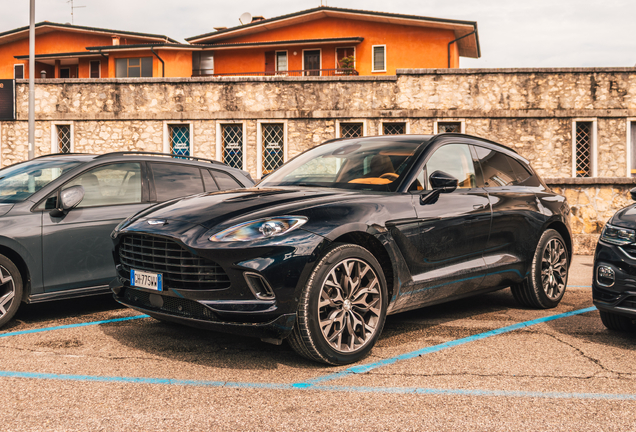 Aston Martin DBX