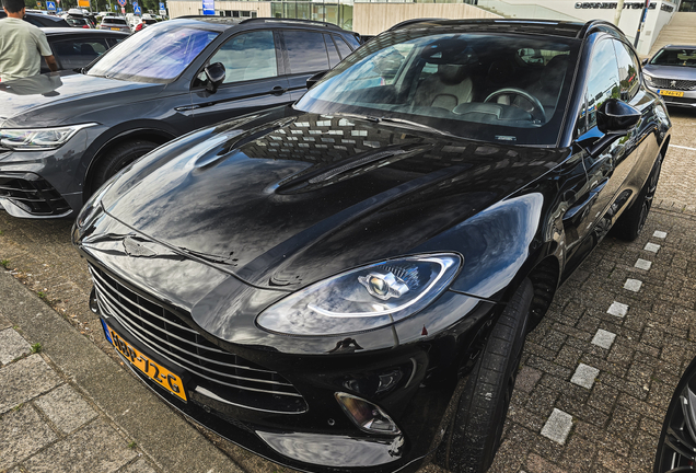 Aston Martin DBX