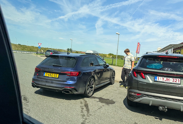 Audi RS4 Avant B9