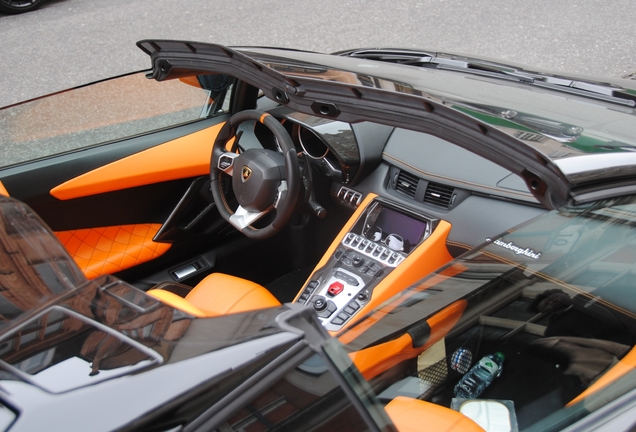 Lamborghini Aventador LP700-4 Roadster