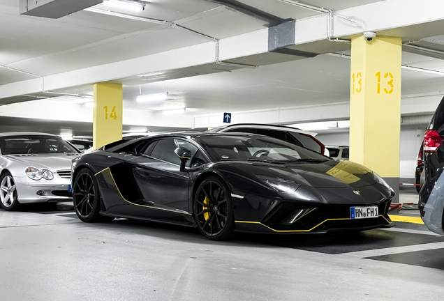 Lamborghini Aventador S LP740-4