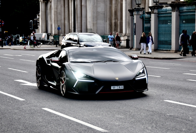 Lamborghini Revuelto