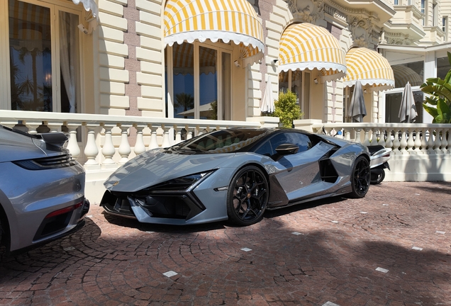 Lamborghini Revuelto