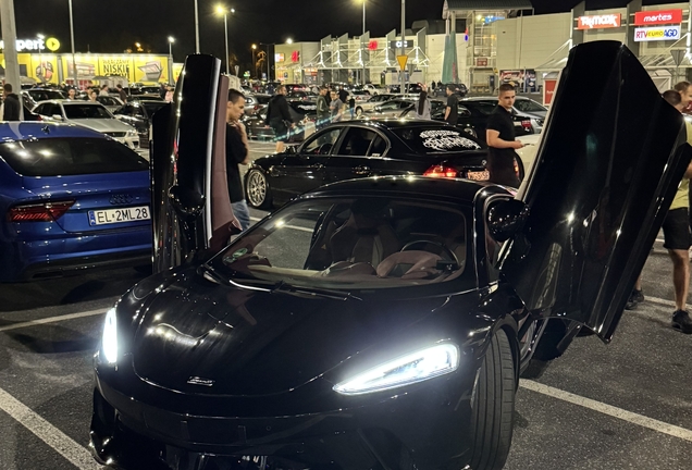 McLaren GT
