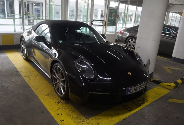 Porsche 992 Carrera 4S Cabriolet