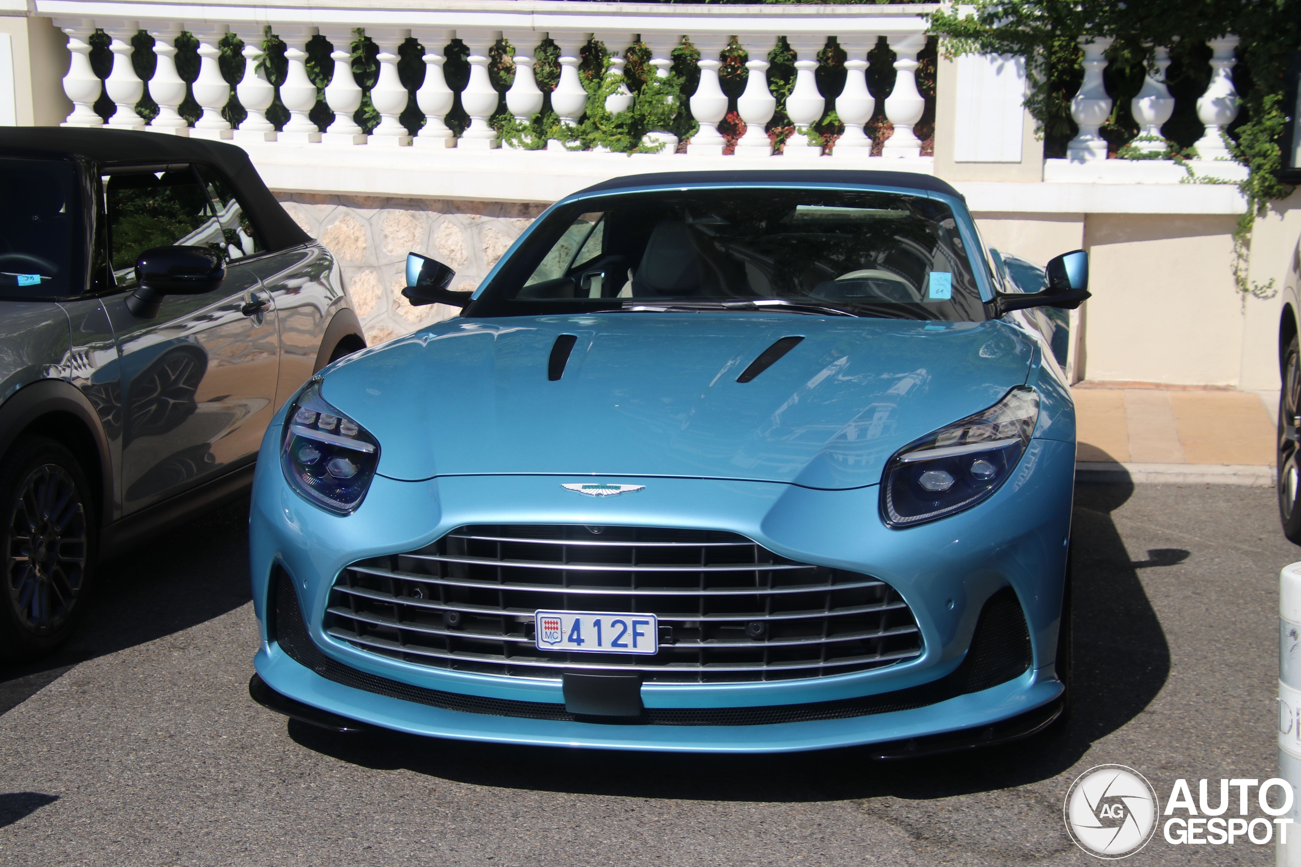Aston Martin DB12 Volante