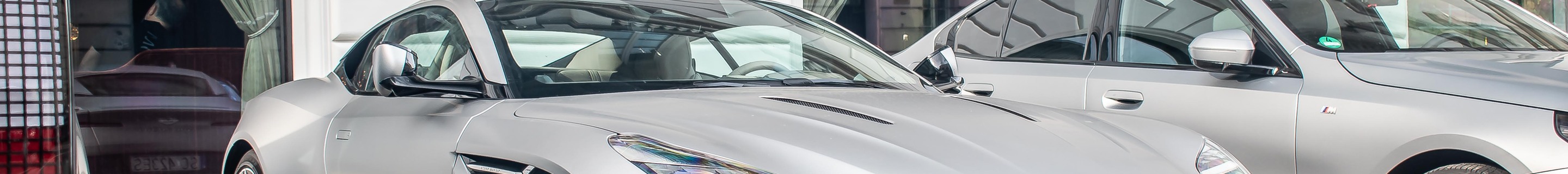 Aston Martin DB12
