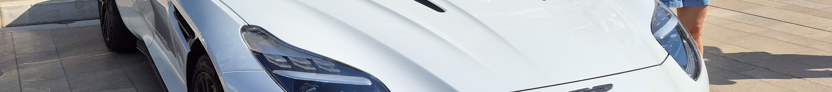 Aston Martin DB12 Volante