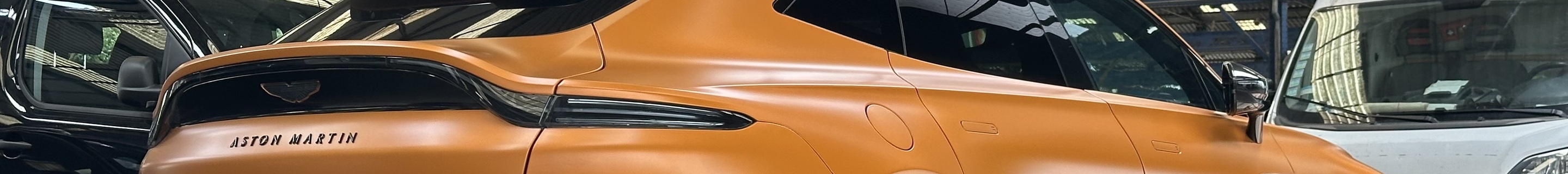 Aston Martin DBX707