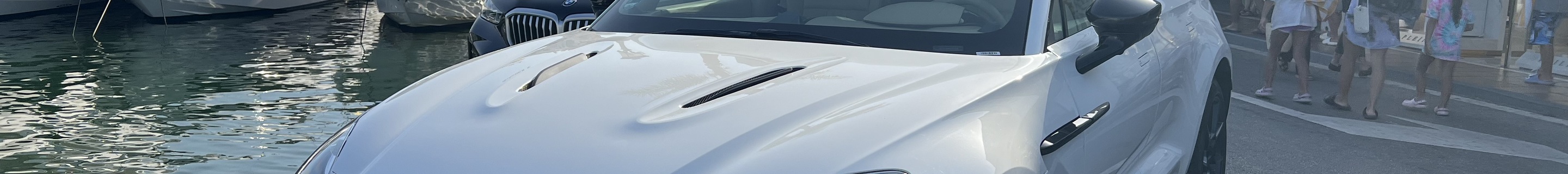 Aston Martin DBX707