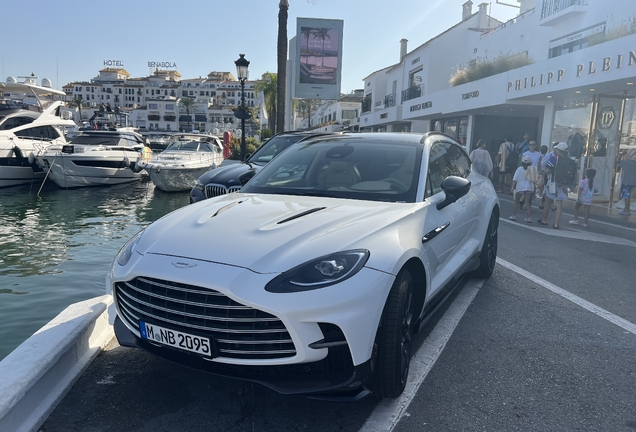 Aston Martin DBX707
