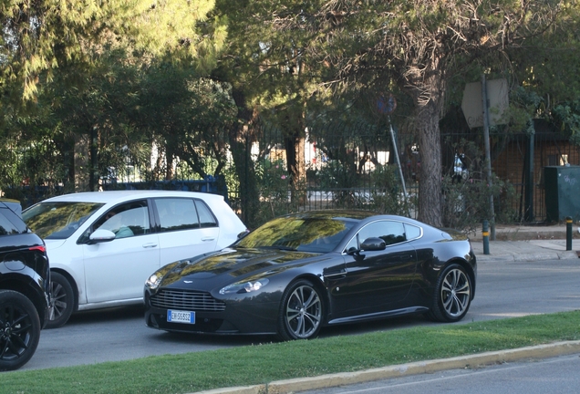 Aston Martin V12 Vantage