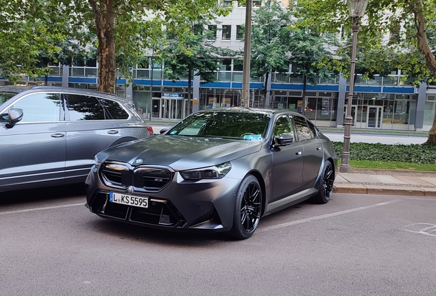 BMW M5 G90