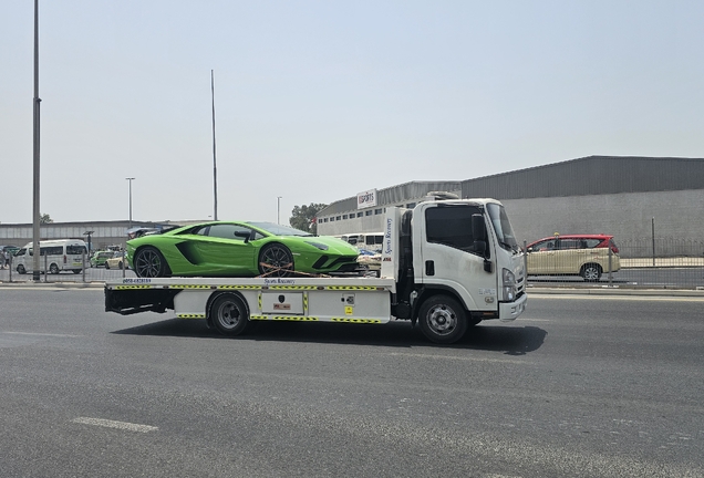 Lamborghini Aventador S LP740-4