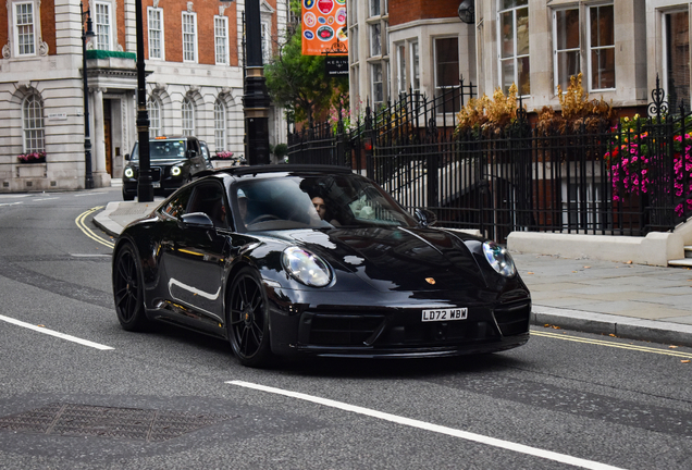 Porsche 992 Carrera 4 GTS