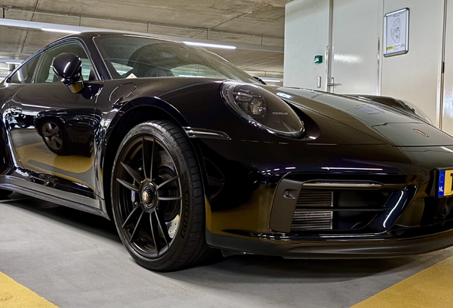 Porsche 992 Carrera 4 GTS