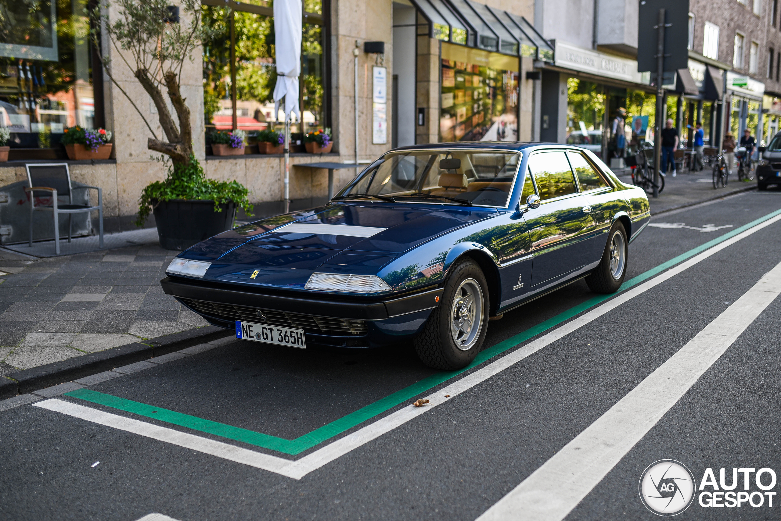 Ferrari 365 GT4 2+2